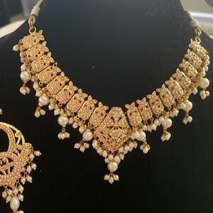 Jado white pearl and gold set.. light weighted